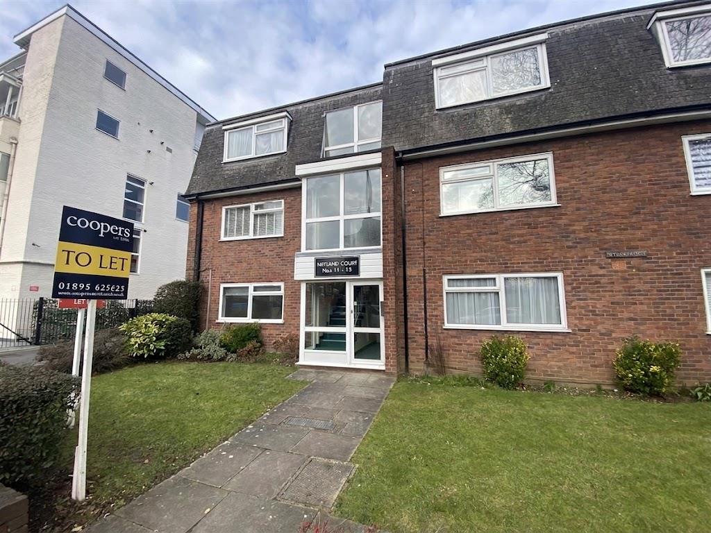 Flat Pembroke Road in Greater London