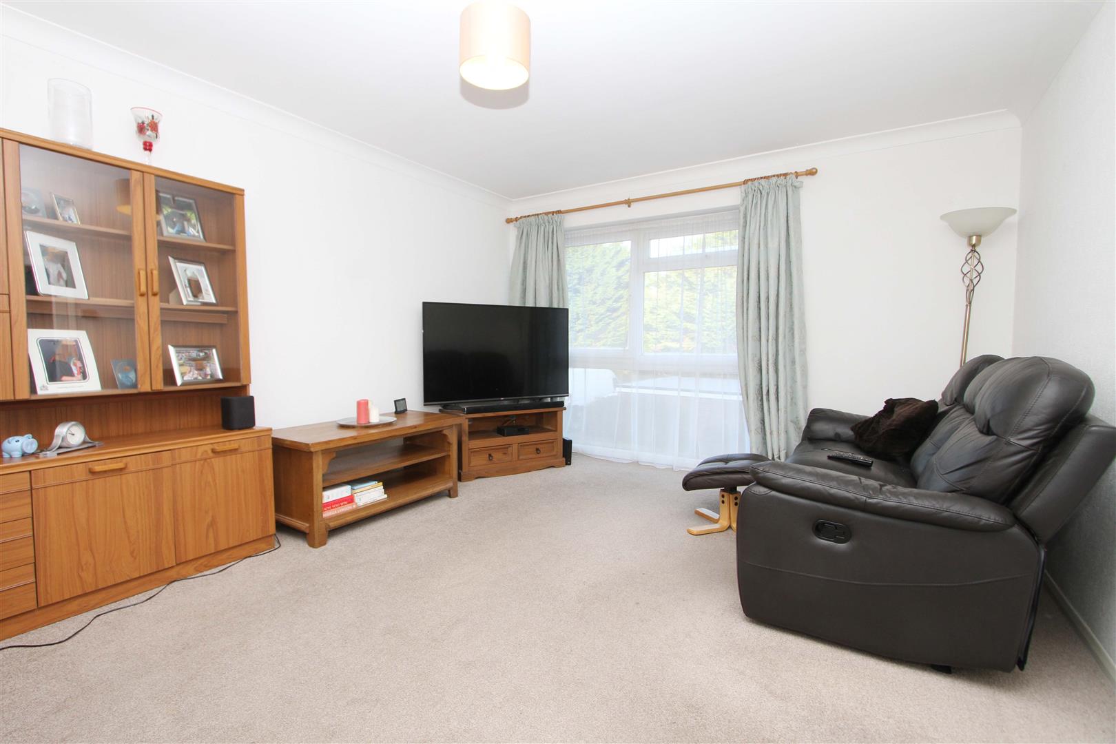 Flat Pembroke Road in Greater London