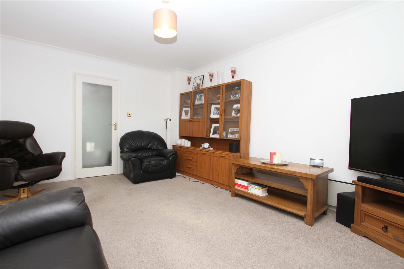 Flat Pembroke Road in Greater London