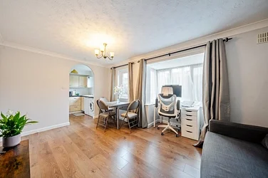 Flat Shelley Way in Greater London