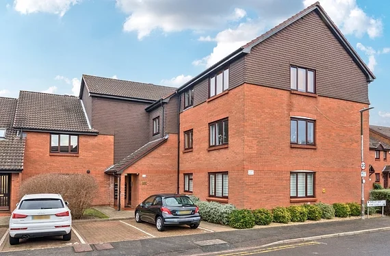 Flat Shelley Way in Greater London