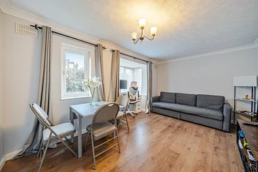 Flat Shelley Way in Greater London