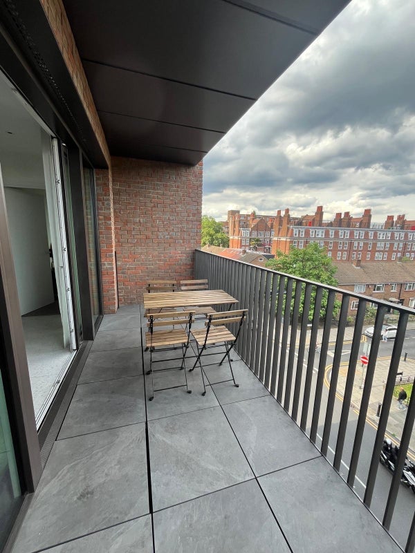 Flat Sidney Street in Greater London