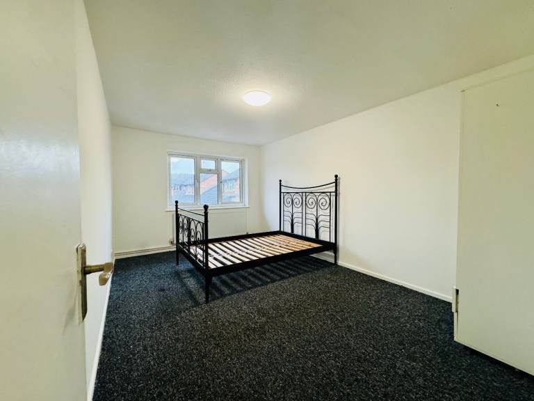 Flat Wilson Close in Greater London