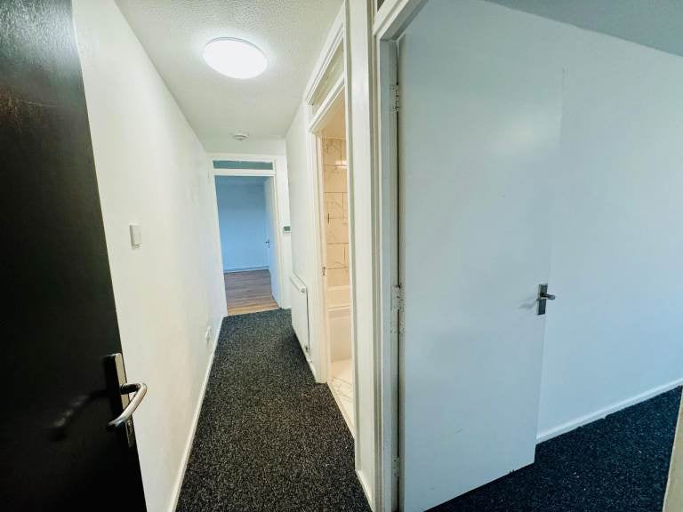 Flat Wilson Close in Greater London