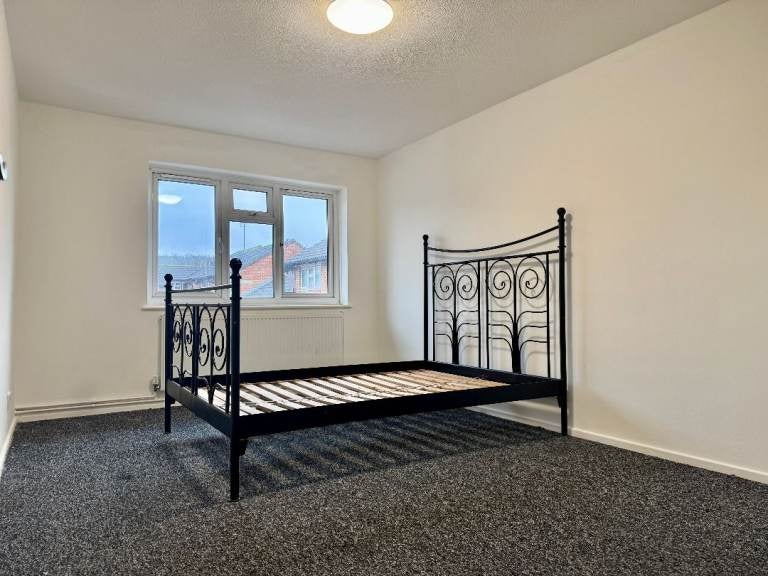 Flat Wilson Close in Greater London