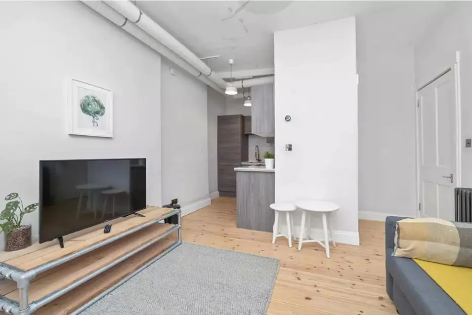 Flat Caledonian Crescent in City of Edinburgh