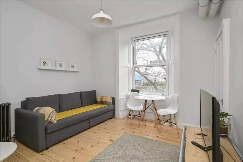 Flat Caledonian Crescent in City of Edinburgh