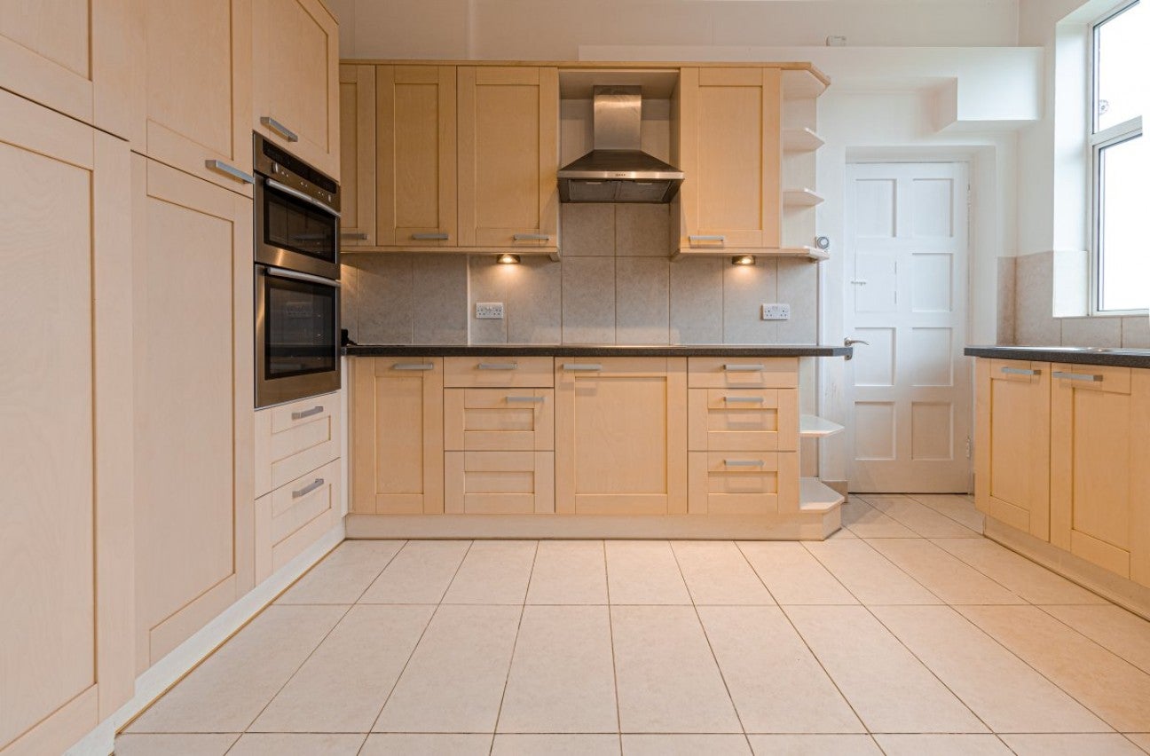 Flat Gloucester Gardens in Greater London