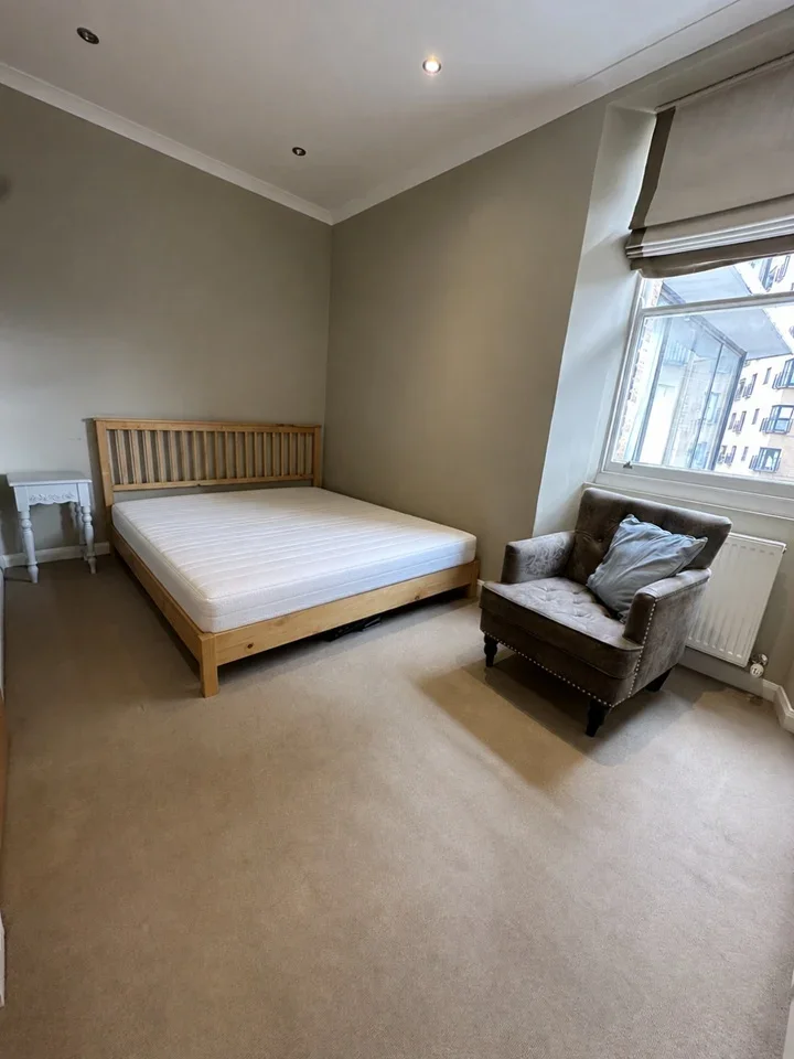 Flat Emperor's Gate in Greater London