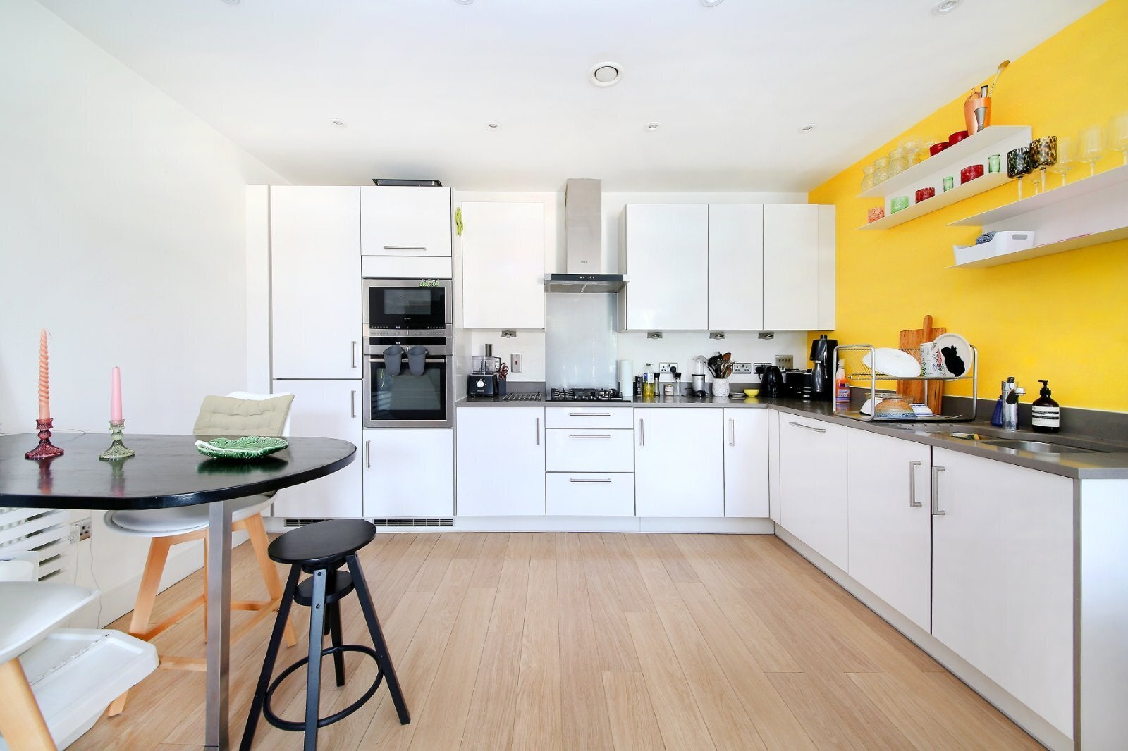 Flat Sidney Road in Greater London