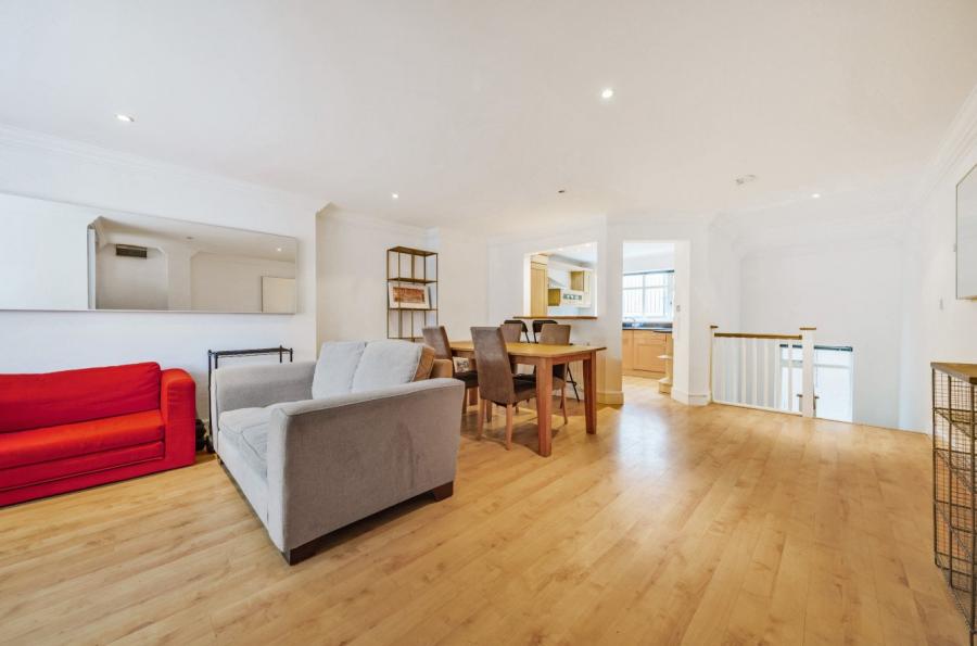 Flat Barnard Road in Greater London