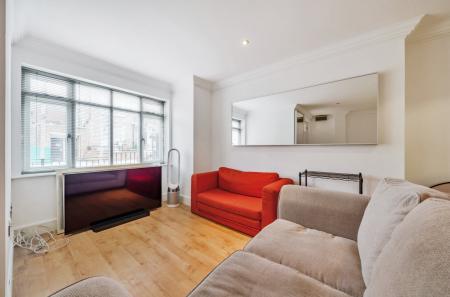 Flat Barnard Road in Greater London