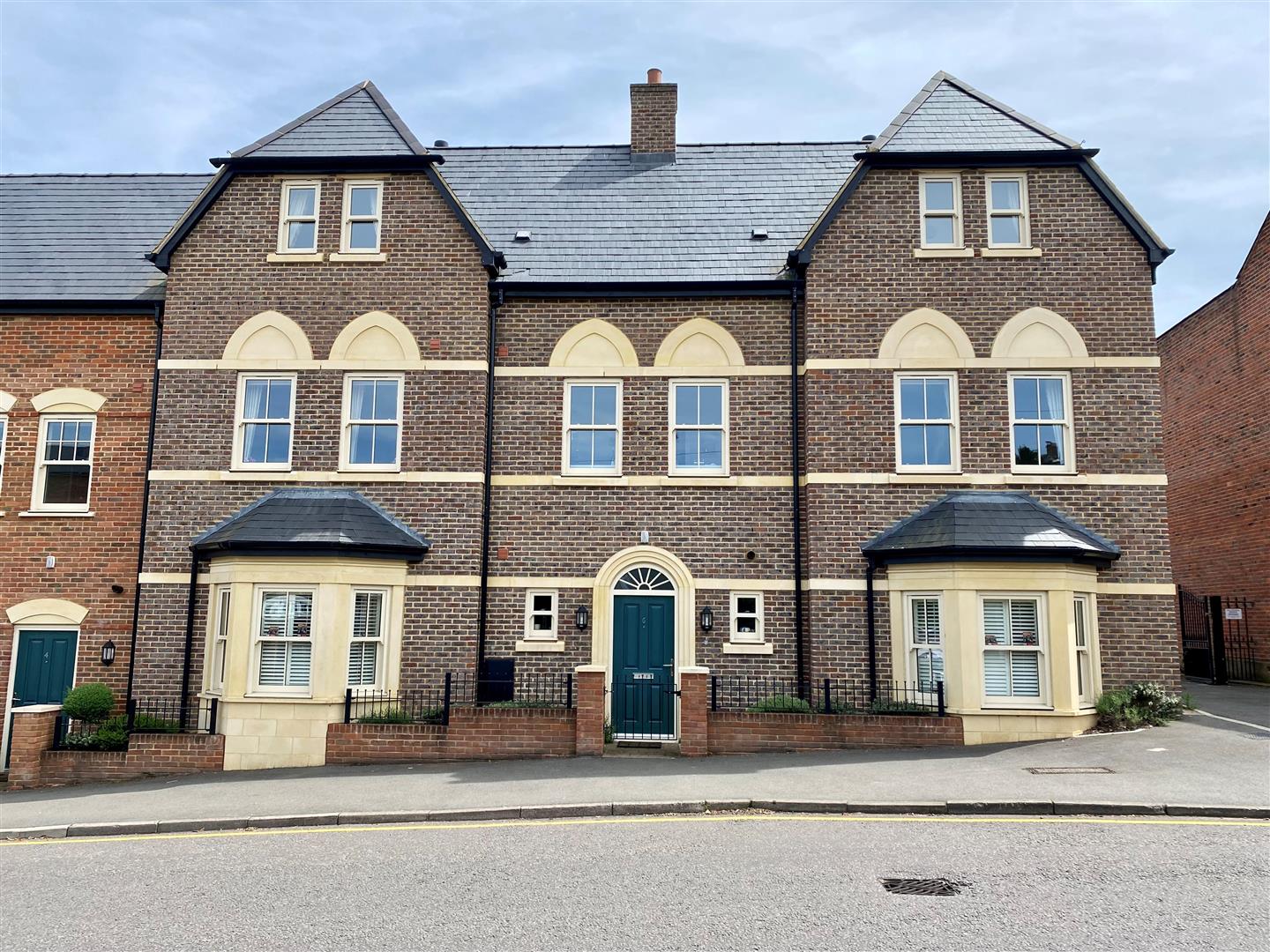 Flat Kings Road in Dacorum