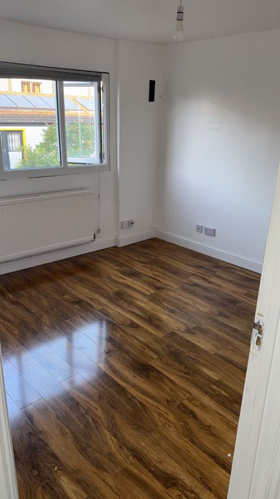 Flat Chadwick Road in Nottingham