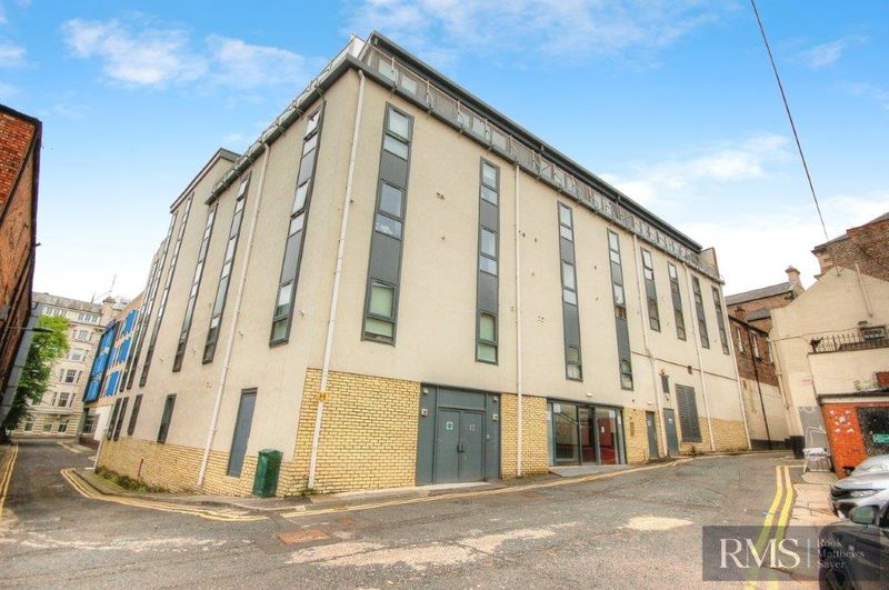 Flat Falconar's Court in Newcastle upon Tyne