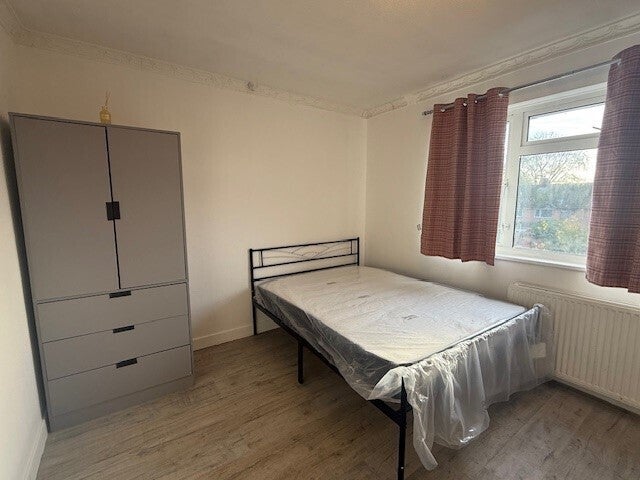 Room Belfast Walk in Derby