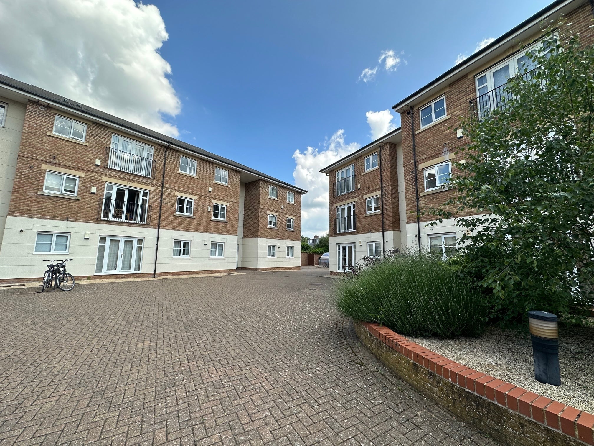 Flat Grandpont Place in Oxford