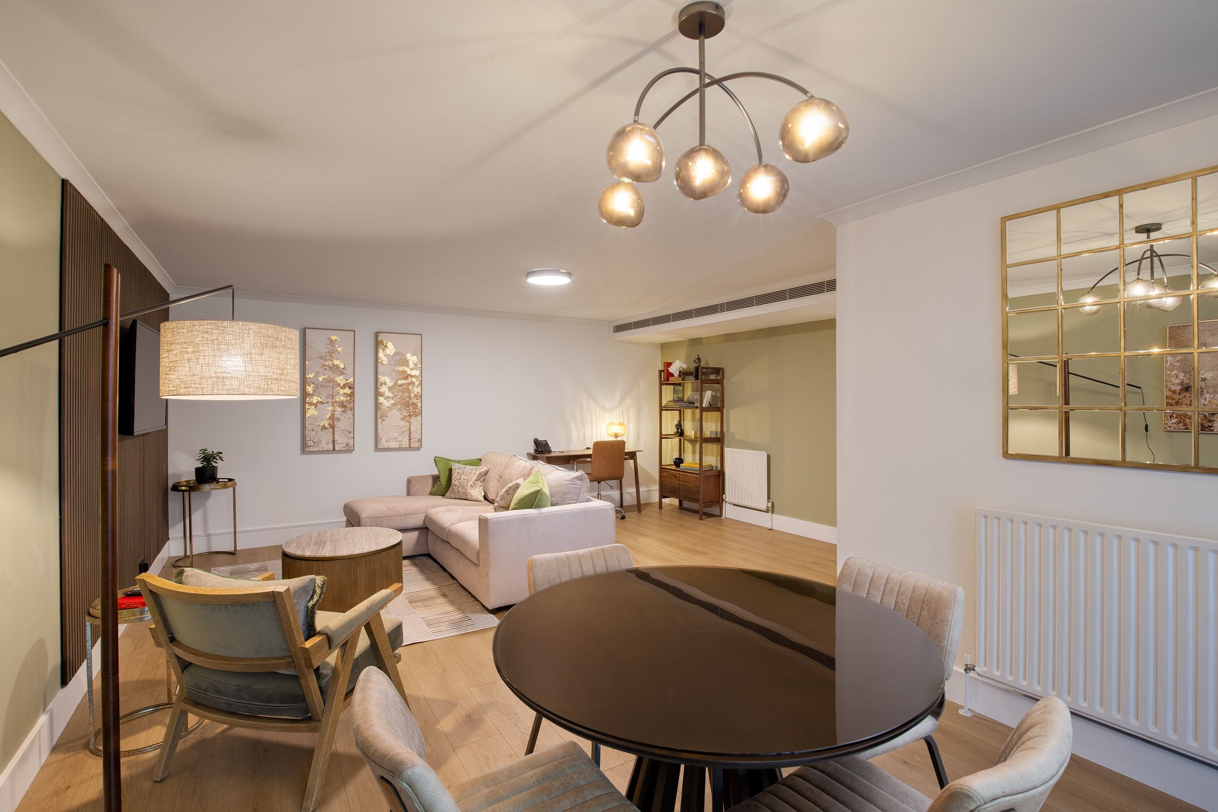 Flat Kensington High Street in Greater London