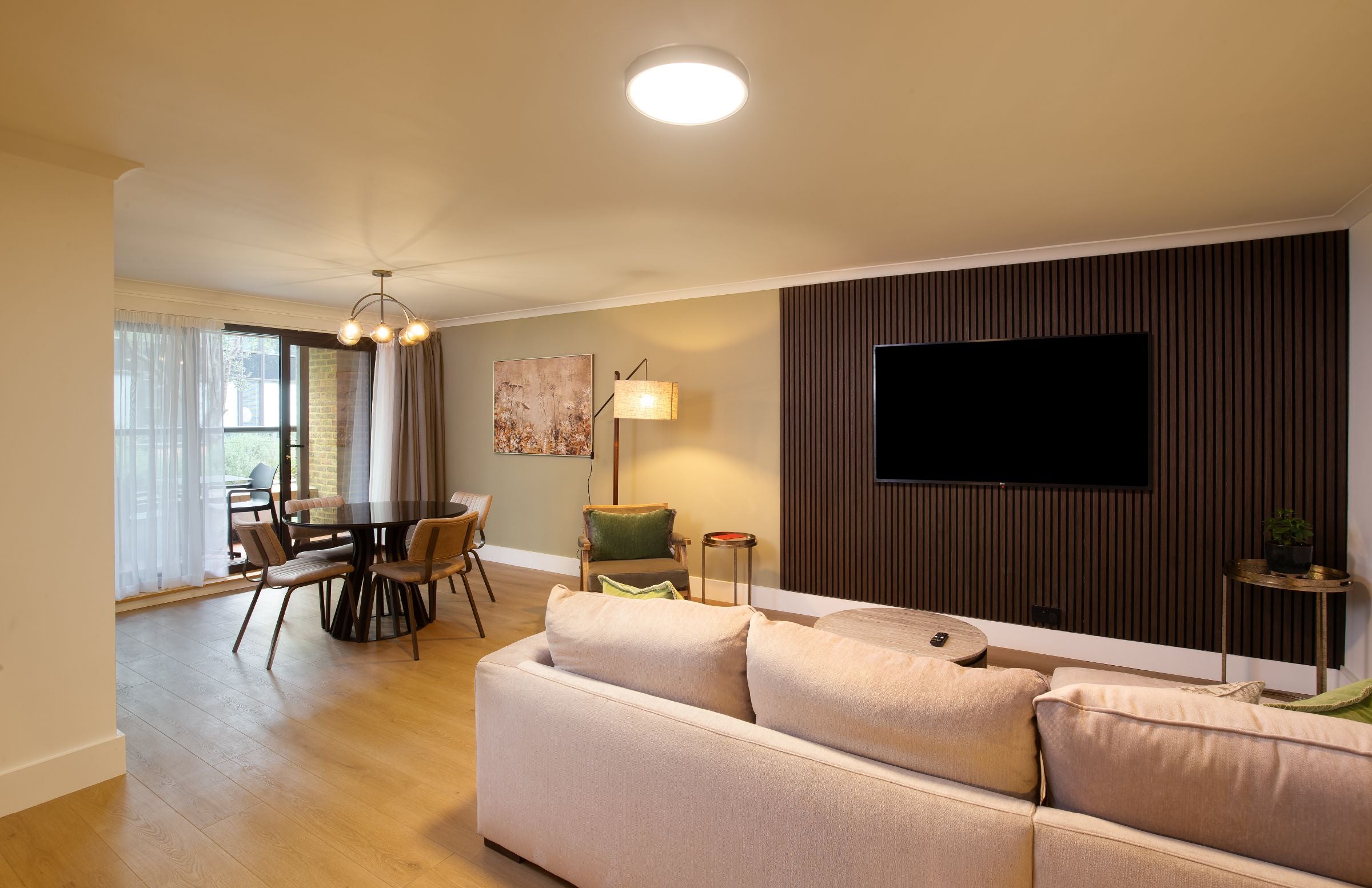 Flat Kensington High Street in Greater London