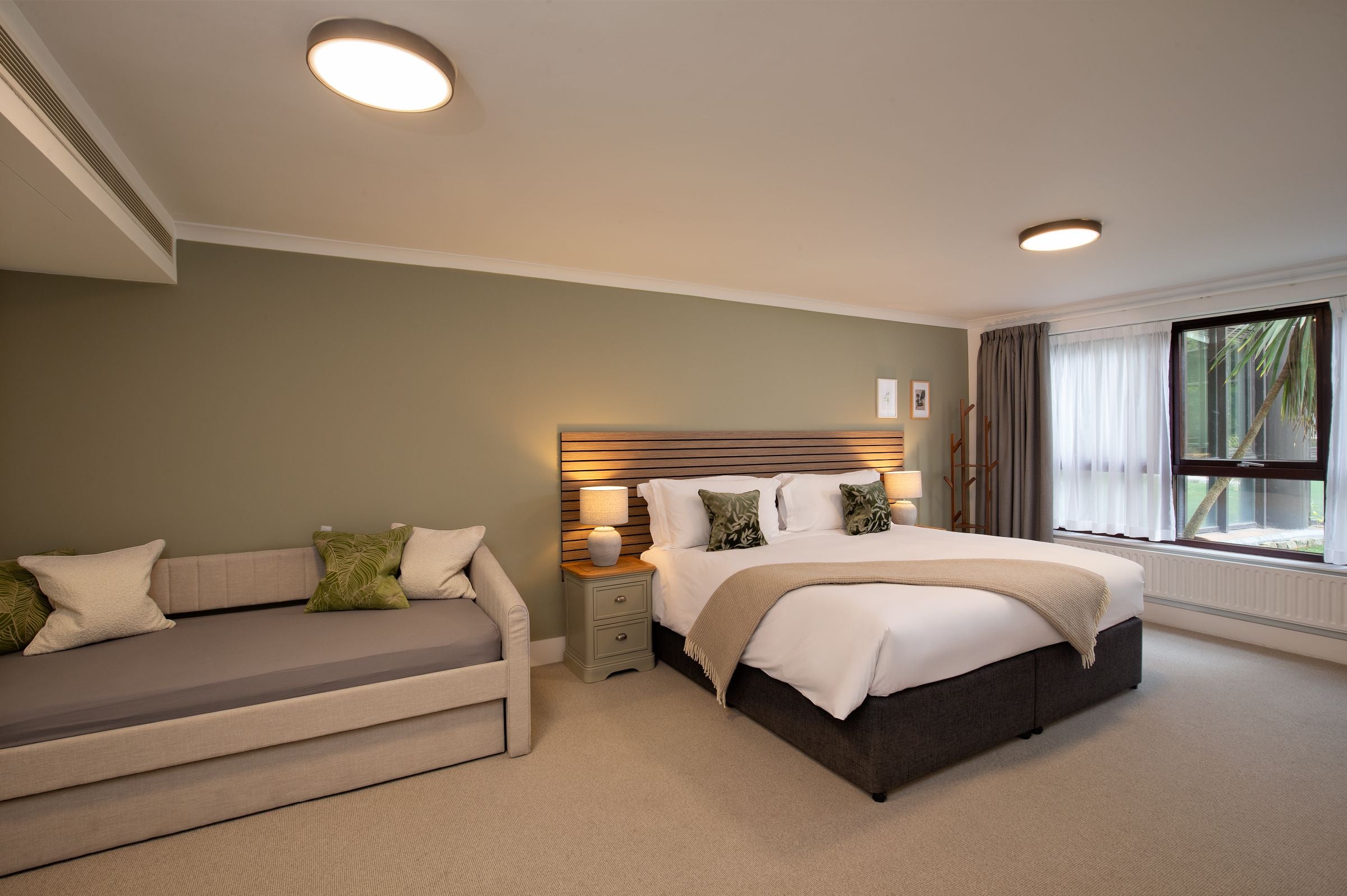Flat Kensington High Street in Greater London