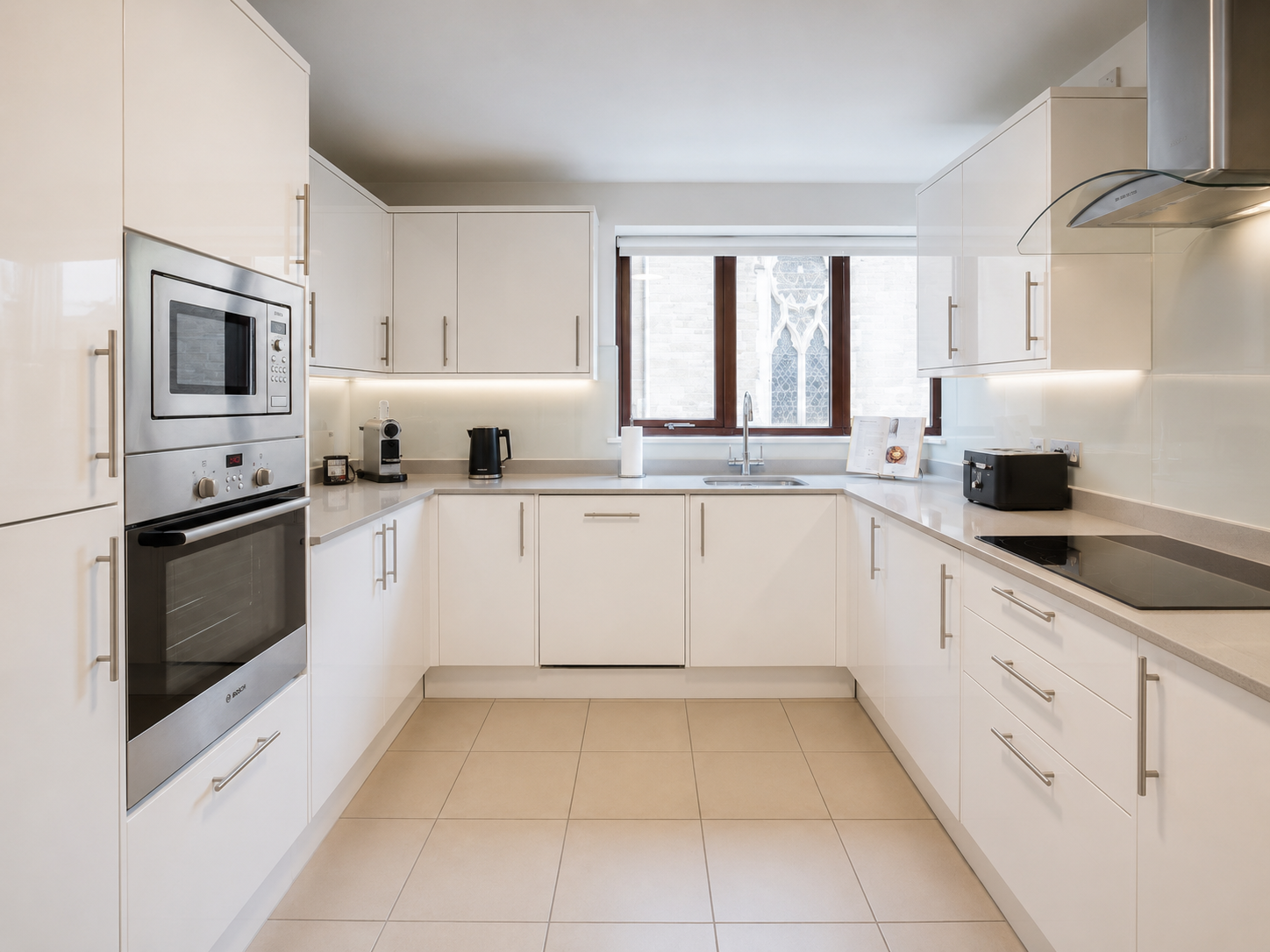 Flat Kensington High Street in Greater London