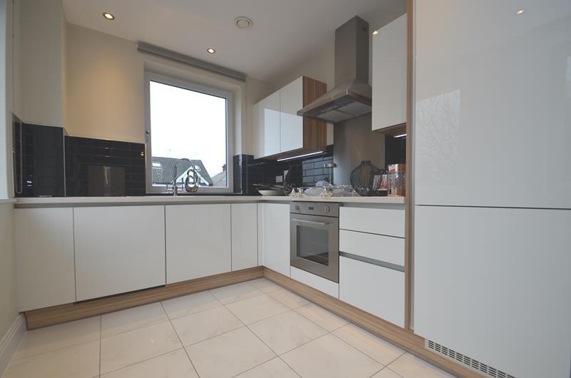 Flat Pinner Road in Greater London