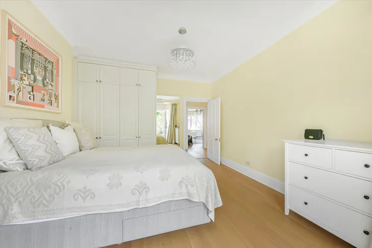Flat Crediton Hill in Greater London