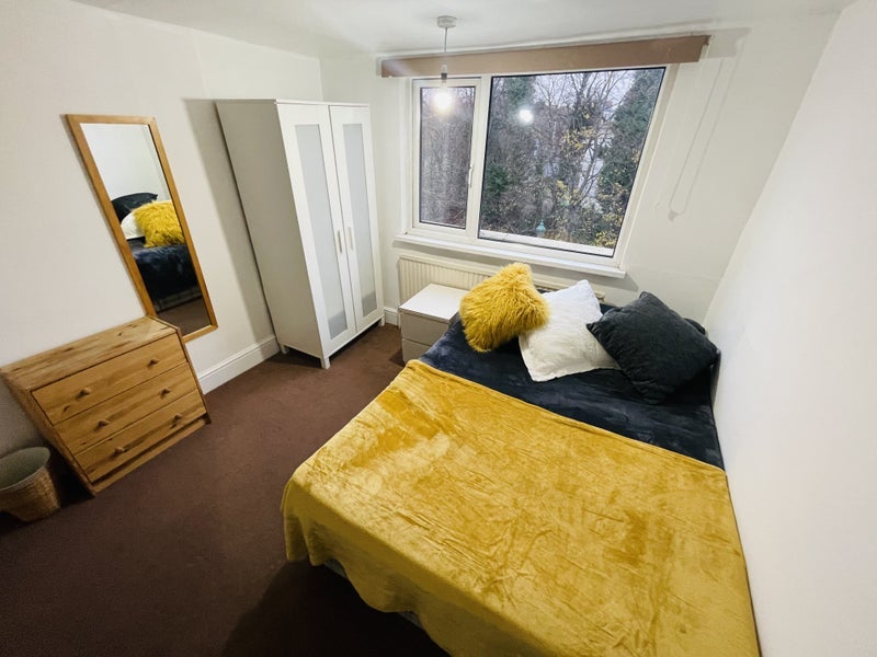 Room Elm Avenue in Nottingham