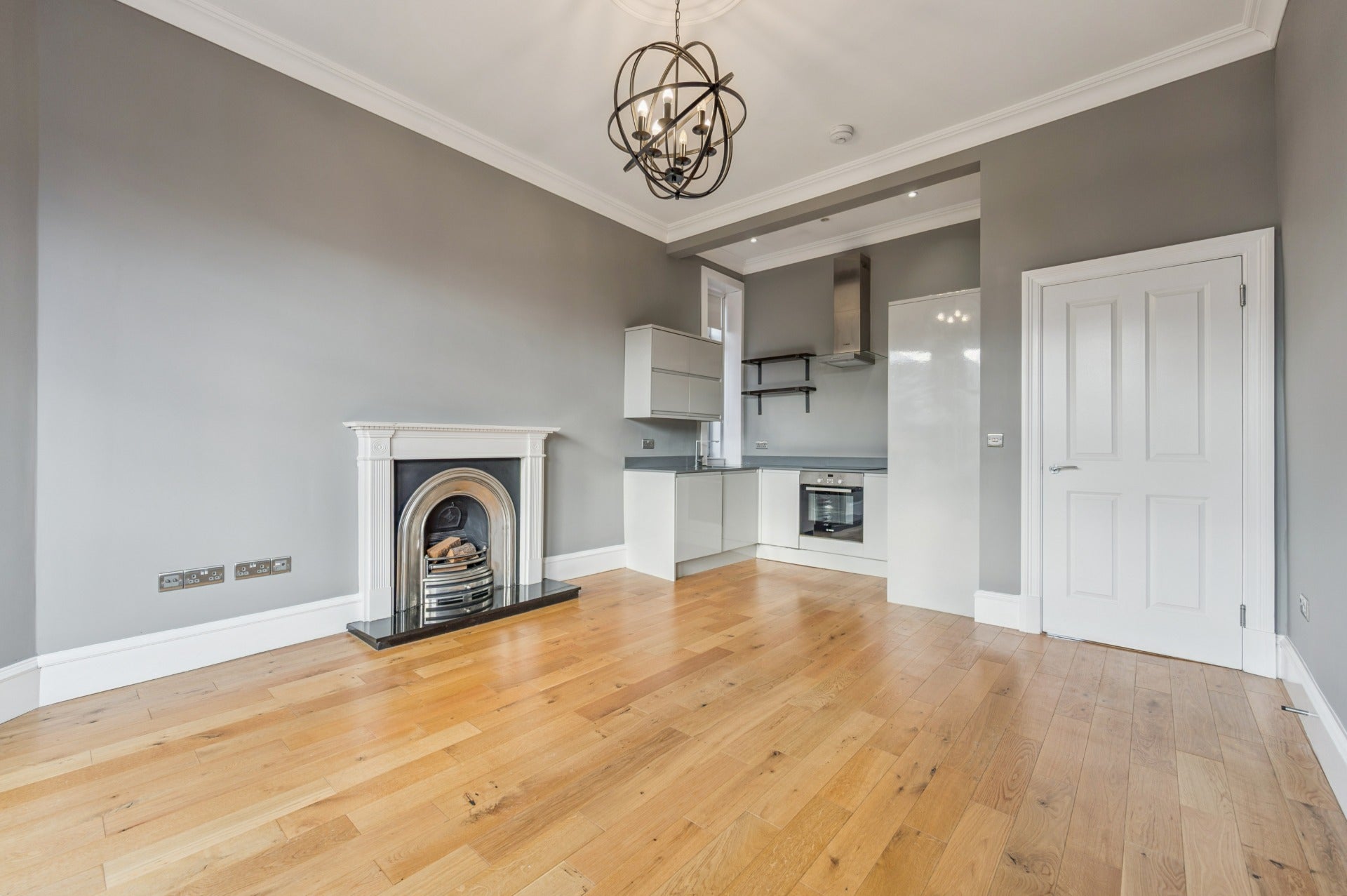 Flat Queensborough Gardens in Glasgow