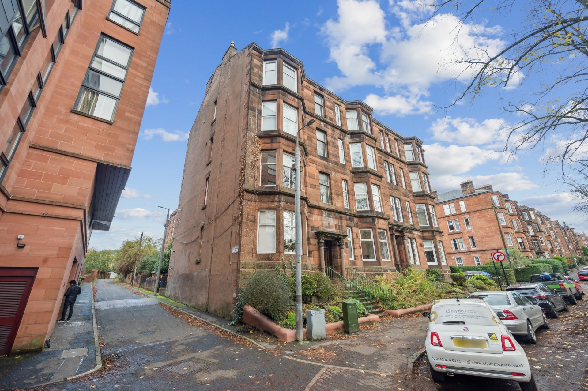 Flat Queensborough Gardens in Glasgow
