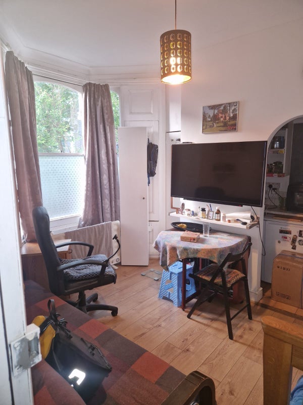 Room Chesholm Road in Greater London