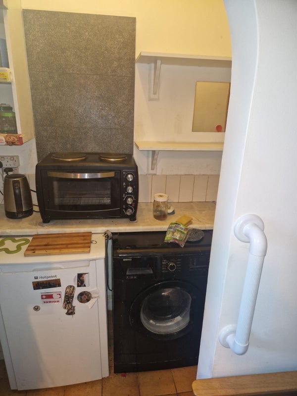 Room Chesholm Road in Greater London