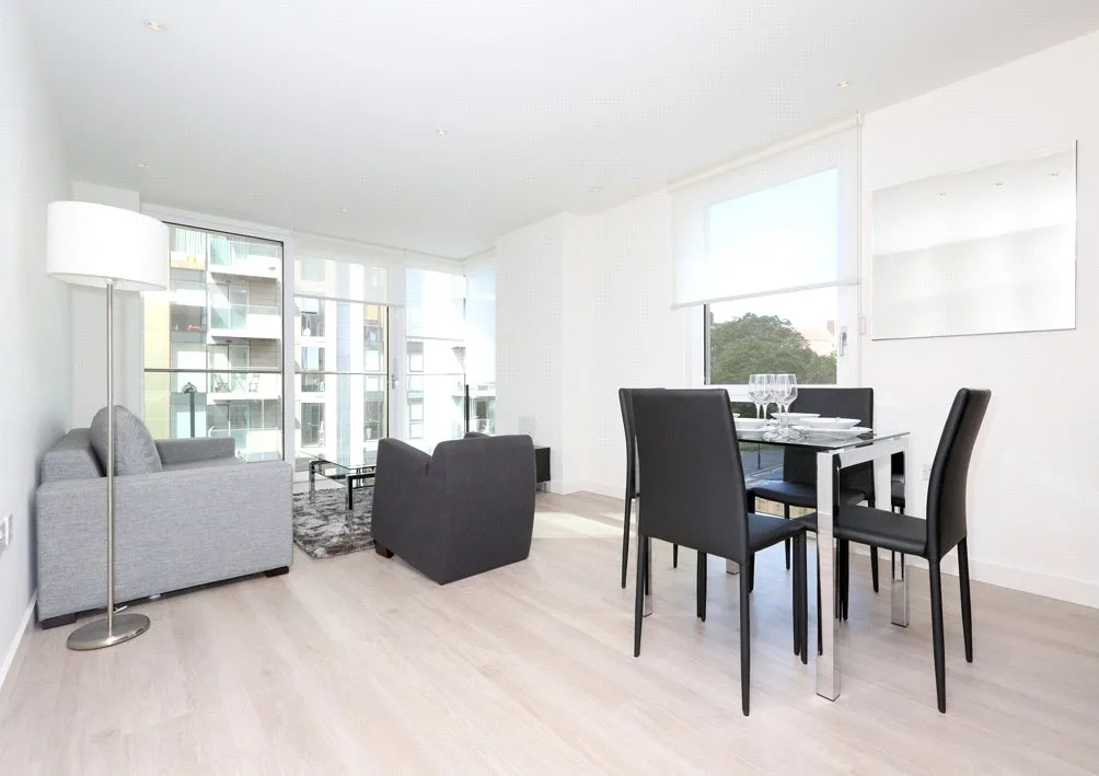 Flat Goodchild Road in Greater London