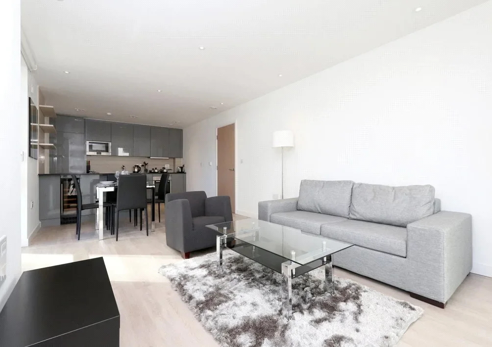 Flat Goodchild Road in Greater London