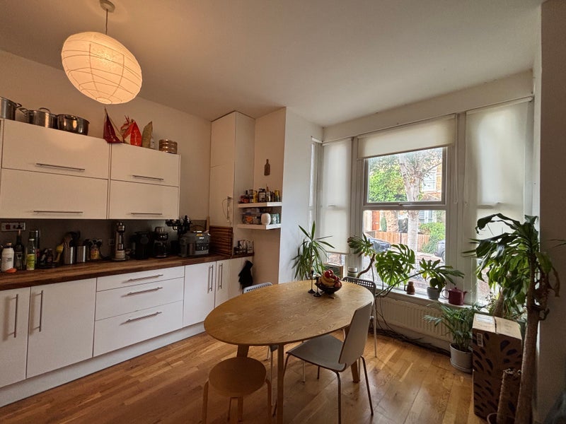 Room Jenner Road in Greater London