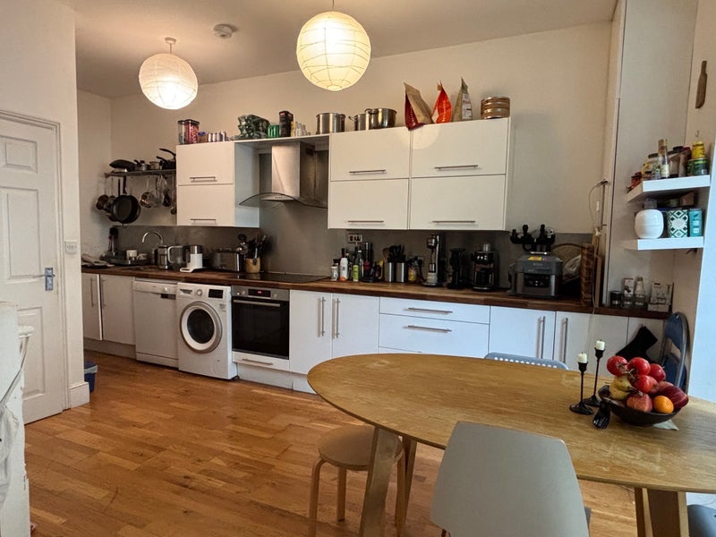 Room Jenner Road in Greater London