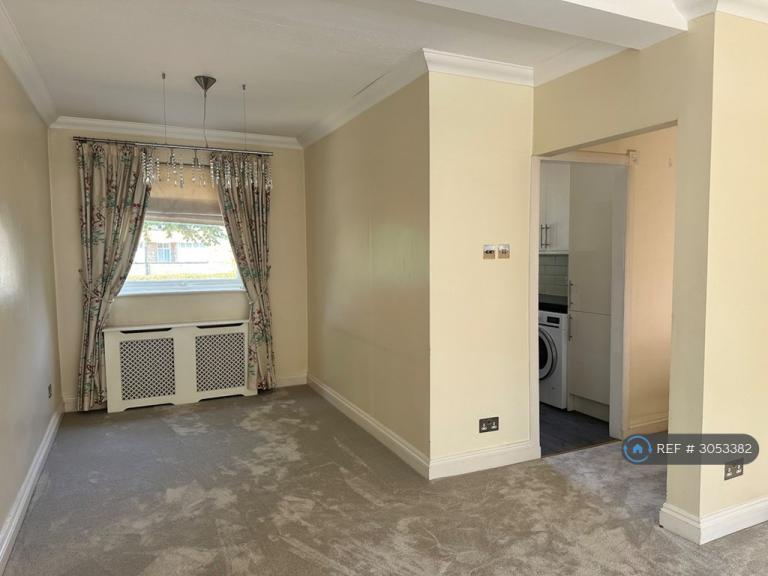 House Hatcliffe Close in Greater London