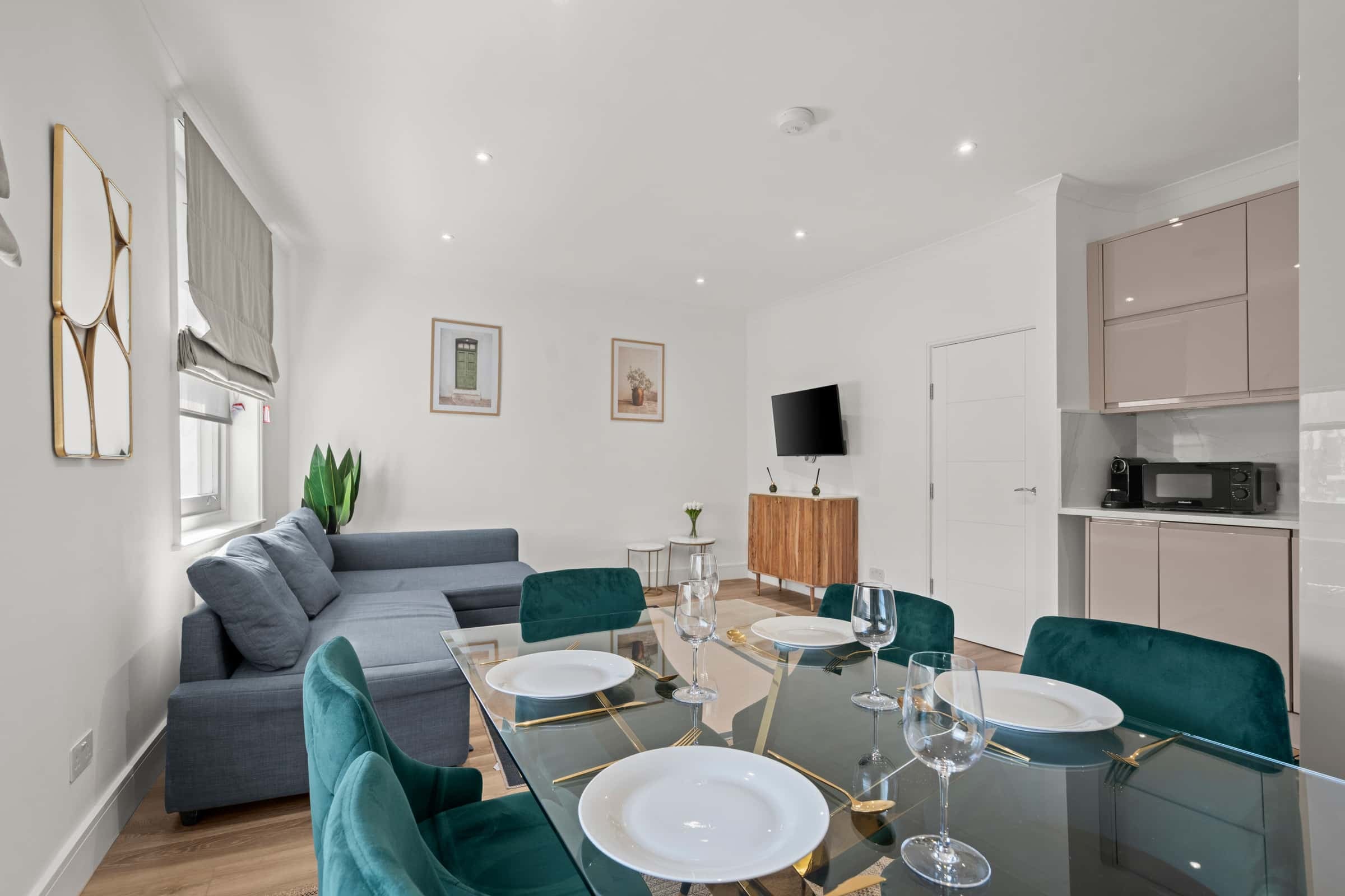 Flat Sussex Gardens in City of Westminster