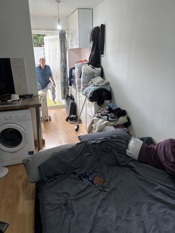 Room Parlaunt Road in Slough