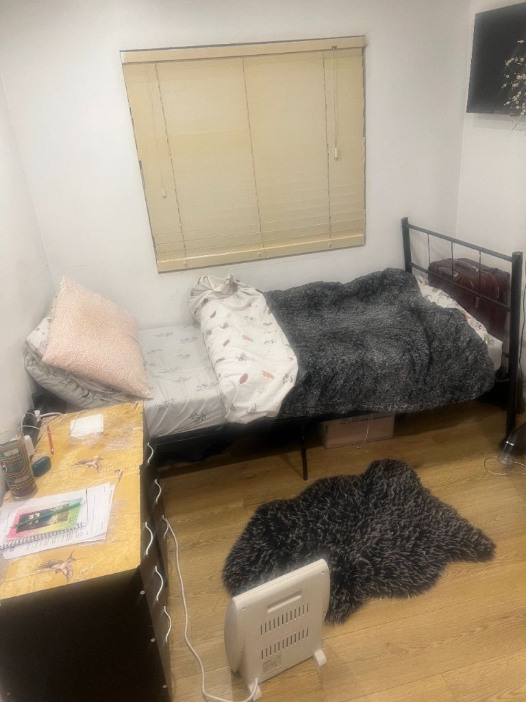 Room Wyresdale Crescent in Greater London