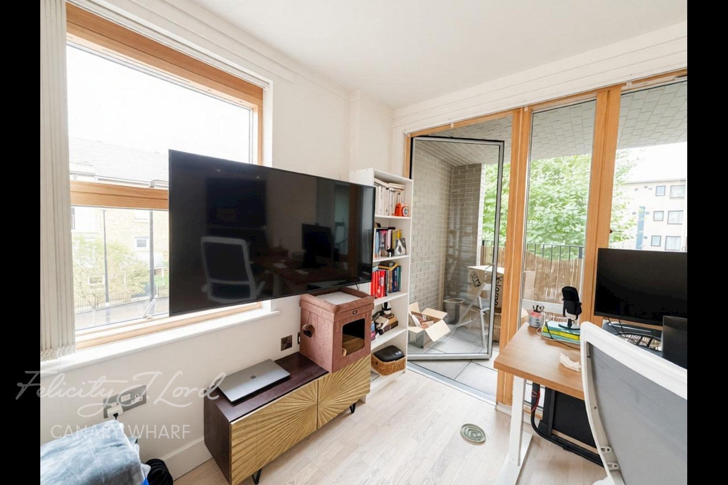 Flat Manchester Road in Greater London