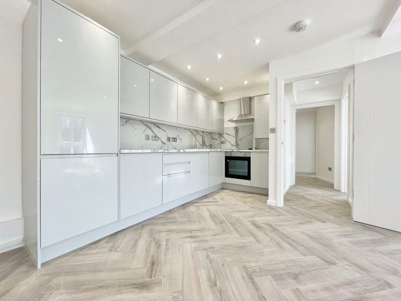Flat Tooley Street in Greater London