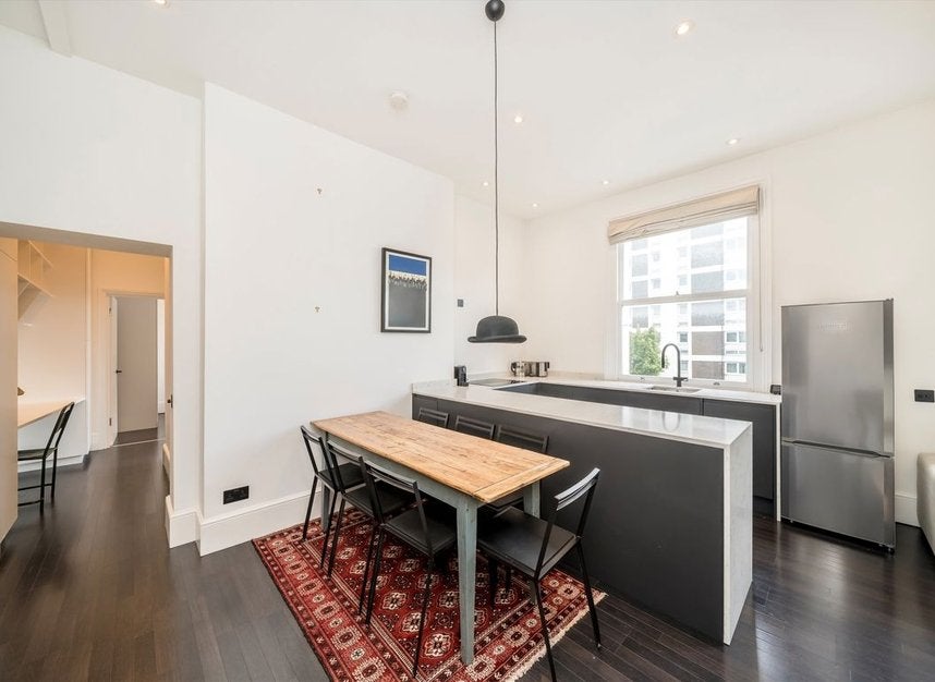 Flat Ladbroke Grove in Greater London