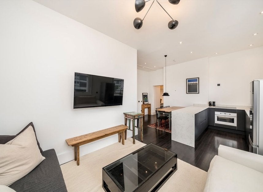 Flat Ladbroke Grove in Greater London