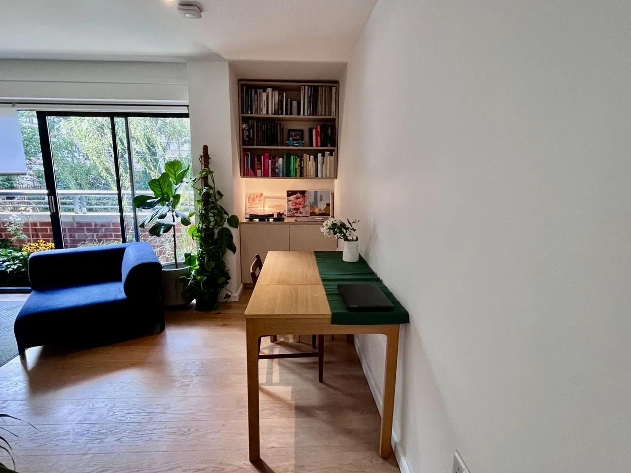 Flat Dalmeny Avenue in Greater London