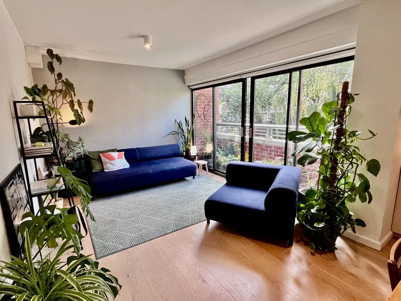 Flat Dalmeny Avenue in Greater London