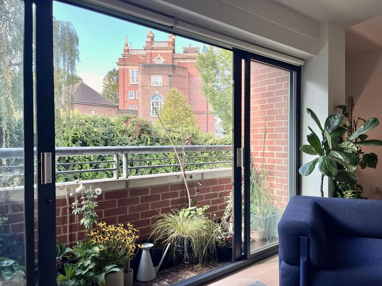 Flat Dalmeny Avenue in Greater London