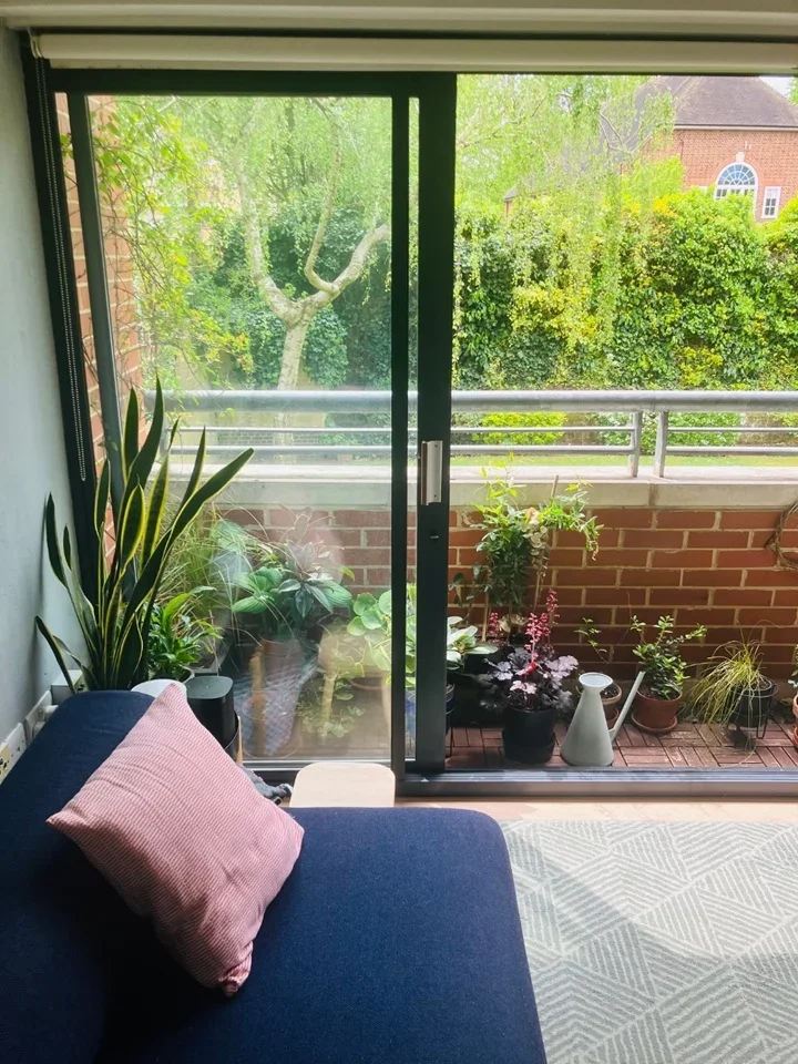 Flat Dalmeny Avenue in Greater London