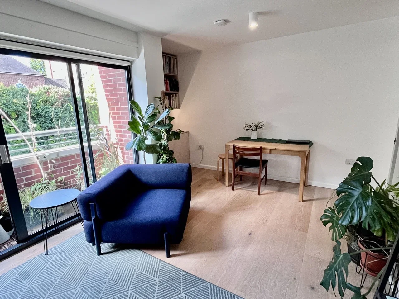 Flat Dalmeny Avenue in Greater London